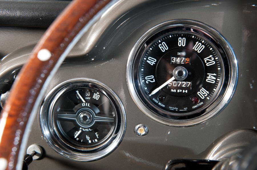 Панель приборов Aston Martin DB4 (DB4/355/R) 1960 года  (фото 11 из 20)